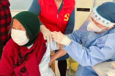 Image for Chinese fret over elderly as WHO warns of holiday COVID surge