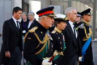 Image for With solemn ceremony, Scots pay tribute to late Queen Elizabeth and welcome new king