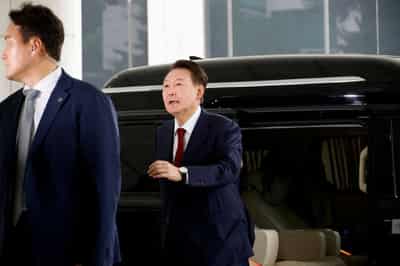 Image for South Korea's former president Yoon defies summons in martial law probe