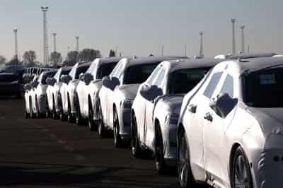 Image for EU could delay auto package as pressure mounts on 2035 target, newspaper reports
