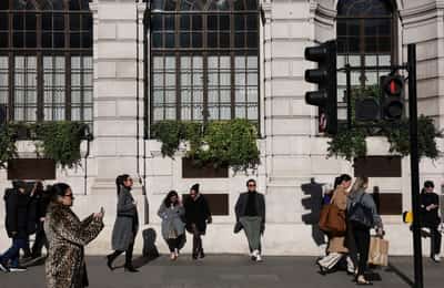Image for UK private-sector pay settlements fall despite higher minimum wage, data shows