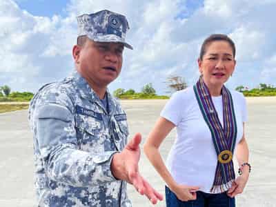 Image for 'Welcome to CHINA' greets Philippine officials on trip to disputed South China Sea