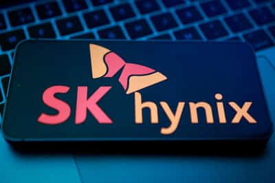 Image for Exclusive-SK Hynix flooded with unprecedented offers from big tech firms to secure chip supplies