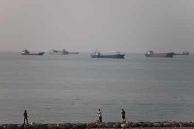 Image for Shipping slows after Iran says it has again shut the Strait of Hormuz