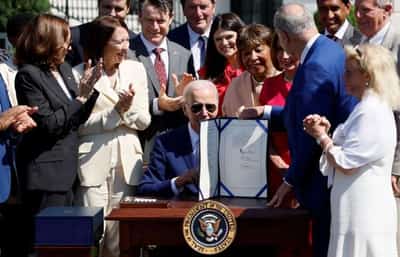 Image for Biden signs bill to boost U.S. chips, compete with China
