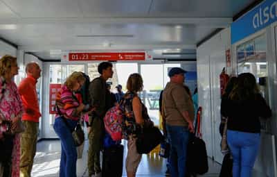 Image for Spain to introduce job-matching plan for migrants granted legal status