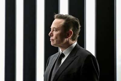 Image for Musk says Twitter may charge slight fee for commercial, government users