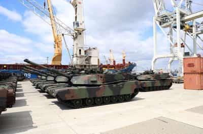 Image for Australia delivers Abrams tanks to Ukraine for war with Russia