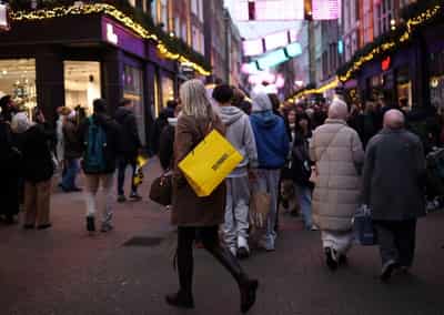 Image for Wet weather keeps UK shoppers at home, CBI survey says