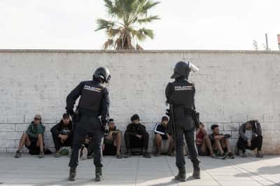Image for Spain orders probe after rights group alleges troops abused migrants in Ceuta