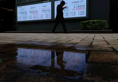 Image for Global bonds tumble as flaring inflation spooks investors