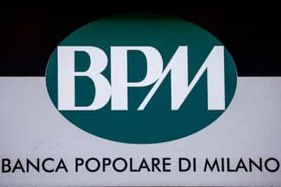 Image for Factbox-How many bank takeover bids are happening in Italy?
