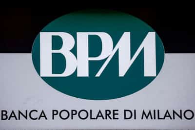 Image for Factbox-How many bank takeover bids are happening in Italy?