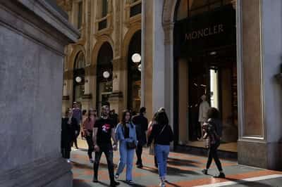 Image for Italy cuts growth forecasts and says debt set to rise