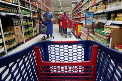 Image for Carrefour unveils 30 euro shopping basket in Spain after government price cut proposal