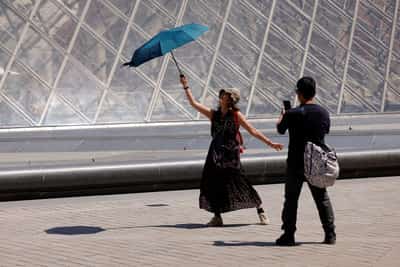 Image for French weather agency sees temperatures hitting record highs on Monday