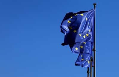 Image for EIB fast-tracks 3 billion euros to ease carbon market concerns