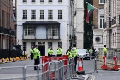 Image for Police and protesters scuffle as 110,000 join anti-migrant London protest