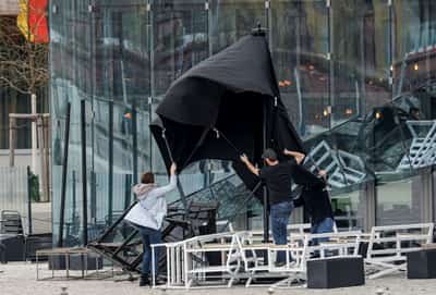 Image for German private sector contracts for first time in nearly a year, PMI shows