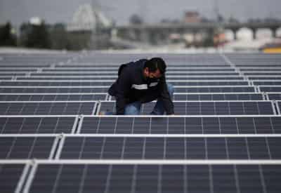 Image for Bank funding for renewables stagnates vs oil and gas – report