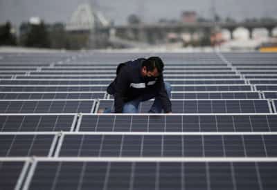 Image for Bank funding for renewables stagnates vs oil and gas – report