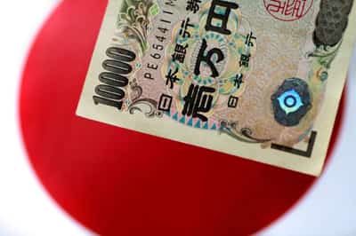 Image for Japanese yen falls to 20-year low as dollar outlook bright