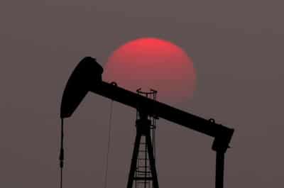 Image for Oil drops on oversupply fears after Saudi-UAE deal, lagging U.S. demand