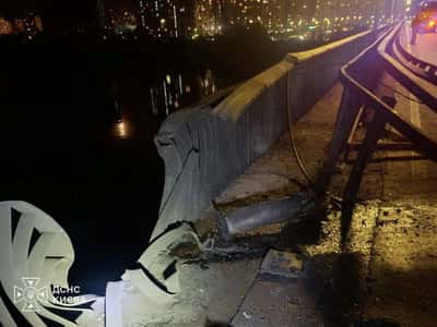 Image for Bridge across Dnipro river in Kyiv hit during Russian attack, mayor says
