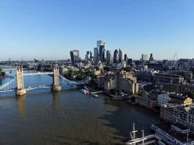 Image for UK economic outlook improves but firms wary of investment, BCC says