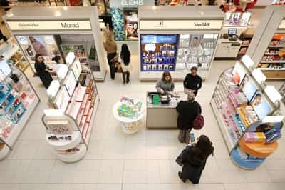 Image for UK consumers cautiously shop more after pre-budget slump