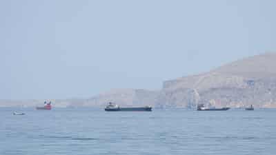 Image for UK's Starmer and Trump discuss 'urgent need' to restore shipping in Strait of Hormuz