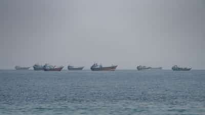 Image for US oil prices extend losses on hopes of Iran-Oman talks on Strait of Hormuz