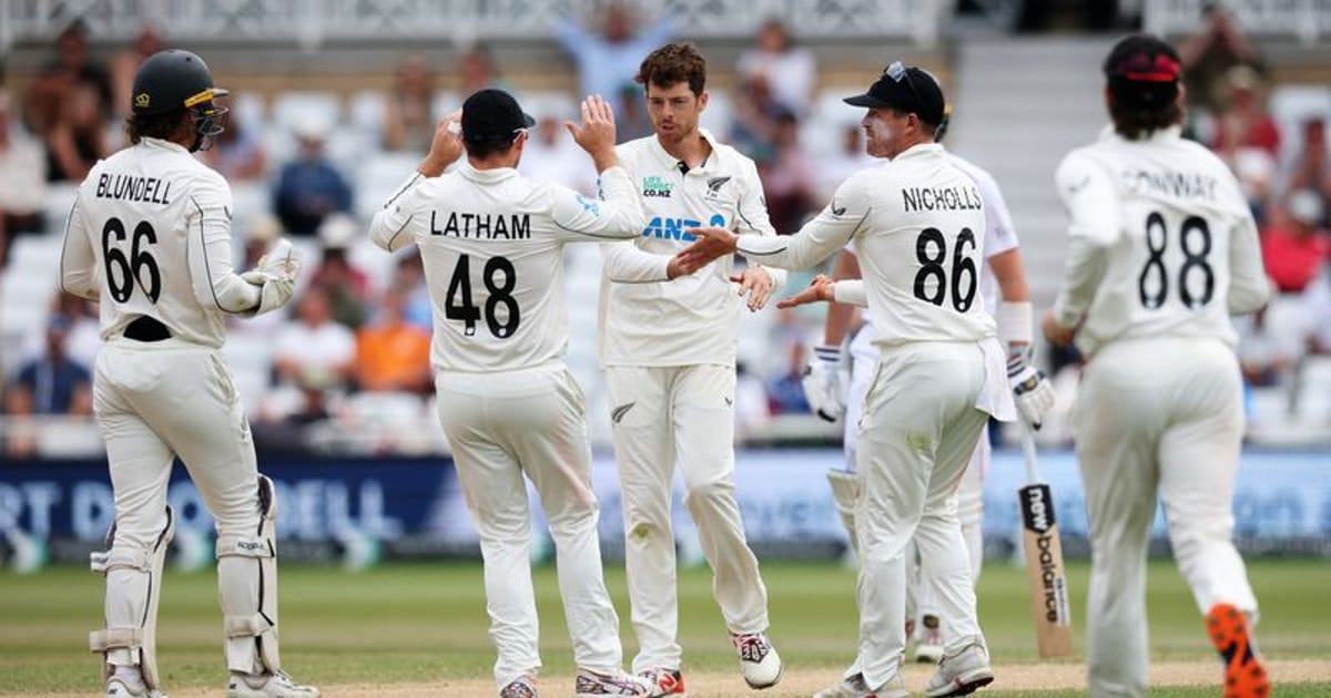 Cricket-Santner breaks stubborn England resistance to nudge New Zealand towards series win