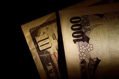 Image for US dollar retreats after weak economic data; yen gets minor relief