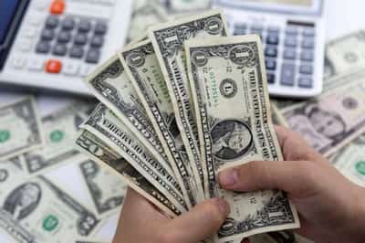 Image for Dollar set for 3rd consecutive week of gains as recession risks loom