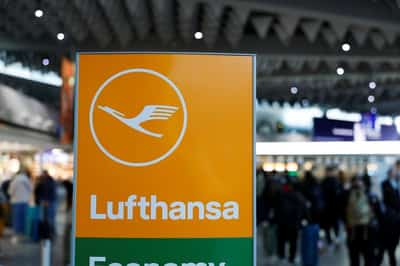 Image for Lufthansa preparing ground up to 40 jets due to fuel shortage, Spiegel reports
