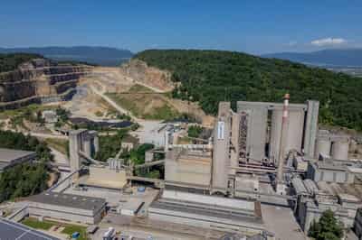 Image for Holcim to sell majority stake in Philippines unit to China's Huaxin for $527 million
