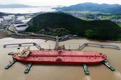 Image for Oil drops about 2% on worries about Chinese economy