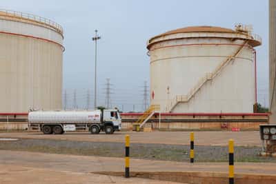 Image for Oil prices fall as markets look to Iran truce, but remain wary of attacks on oil facilities