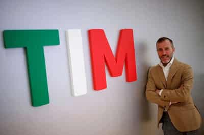 Image for Politics has not stalled Italy network deal talks-TIM CEO