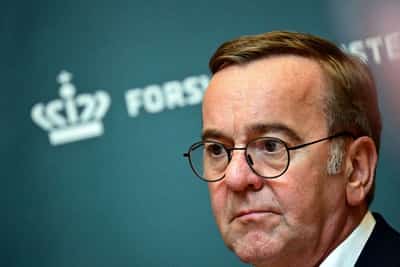 Image for No talks between Germany and UK, Sweden on fighter jet, German minister says