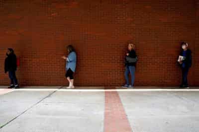 Image for U.S. weekly jobless claims fall to 16-month low