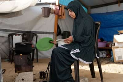 Image for Dozens of Gaza communal kitchens shut as supply runs out, worsening hunger