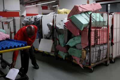 Image for Royal Mail plans to invest $675 million to fuel service improvement 