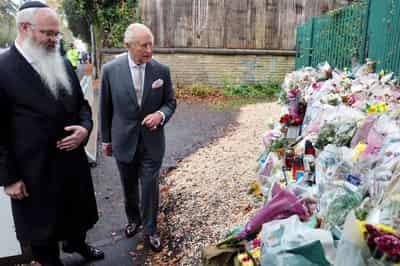 Image for King Charles visits UK synagogue attacked by 'IS supporter'