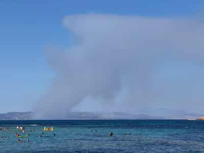 Image for Elderly couple die as wildfires sweep Greek island of Salamina
