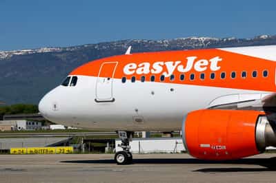 Image for EasyJet aligns Apollo and Castlelake deadlines as bidding war nears climax