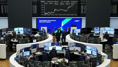 Image for STOXX 600 inches lower as investors sift through earnings, higher oil prices