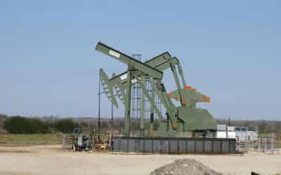 Image for Oil falls on easing of pipeline outage fears