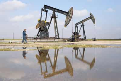 Image for Oil prices settle more than 1% higher, log strongest month since March